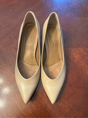 Vionic Women's Pointed Toe Heels in Nude